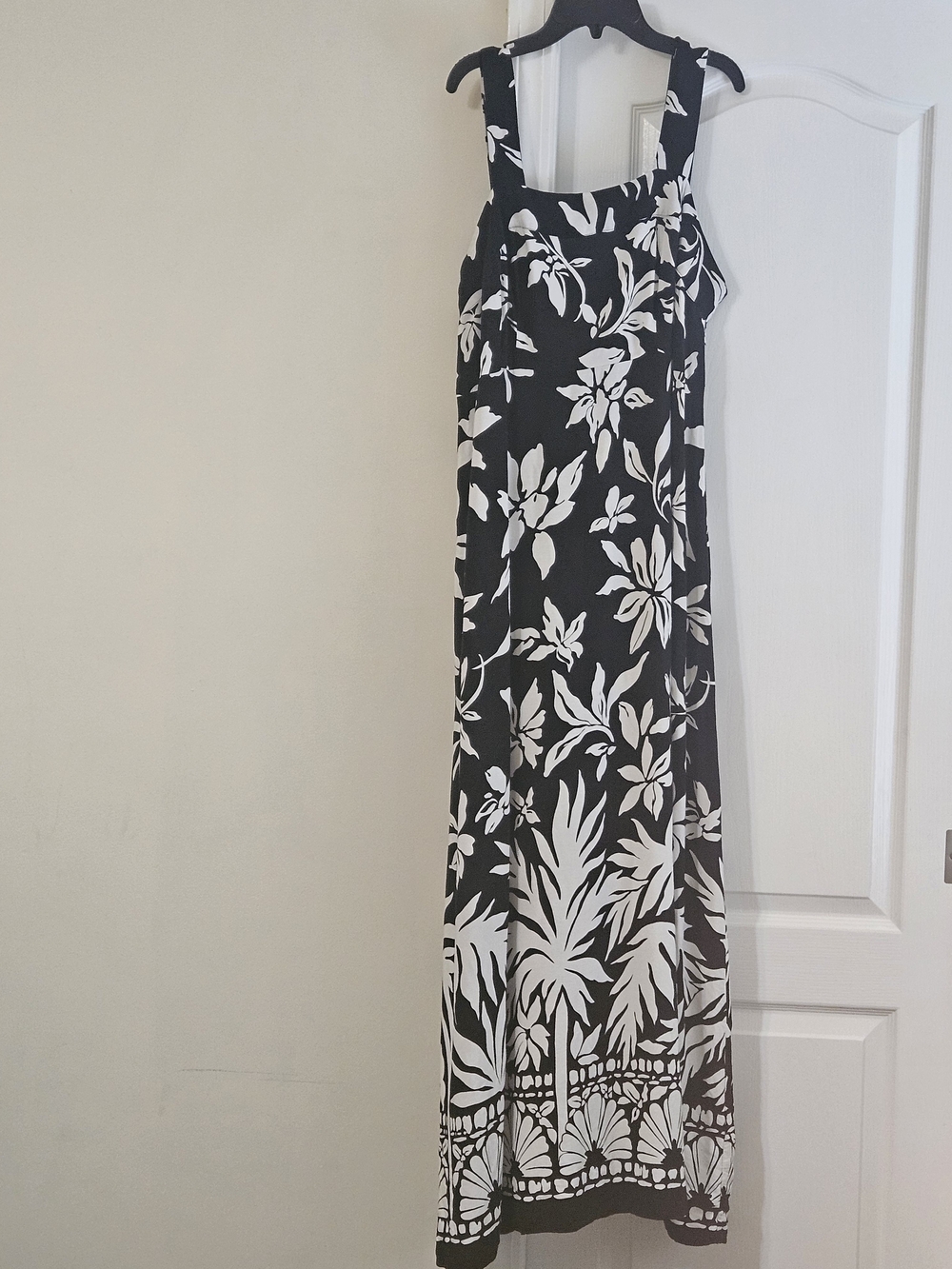 Vince Camuto Black and White Floral Print Maxi Dress